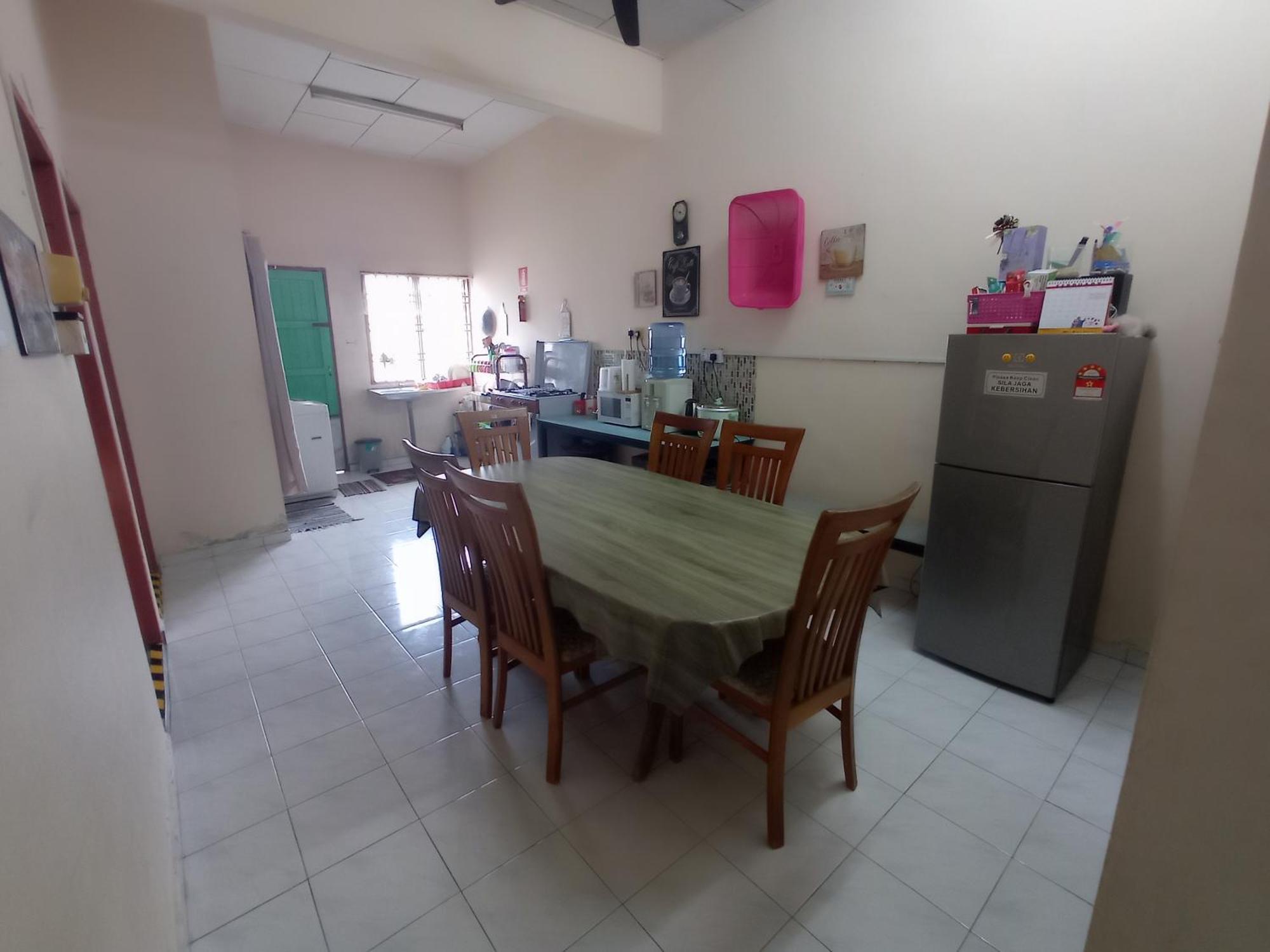 Homestay Melewar Parit Raja Exterior foto