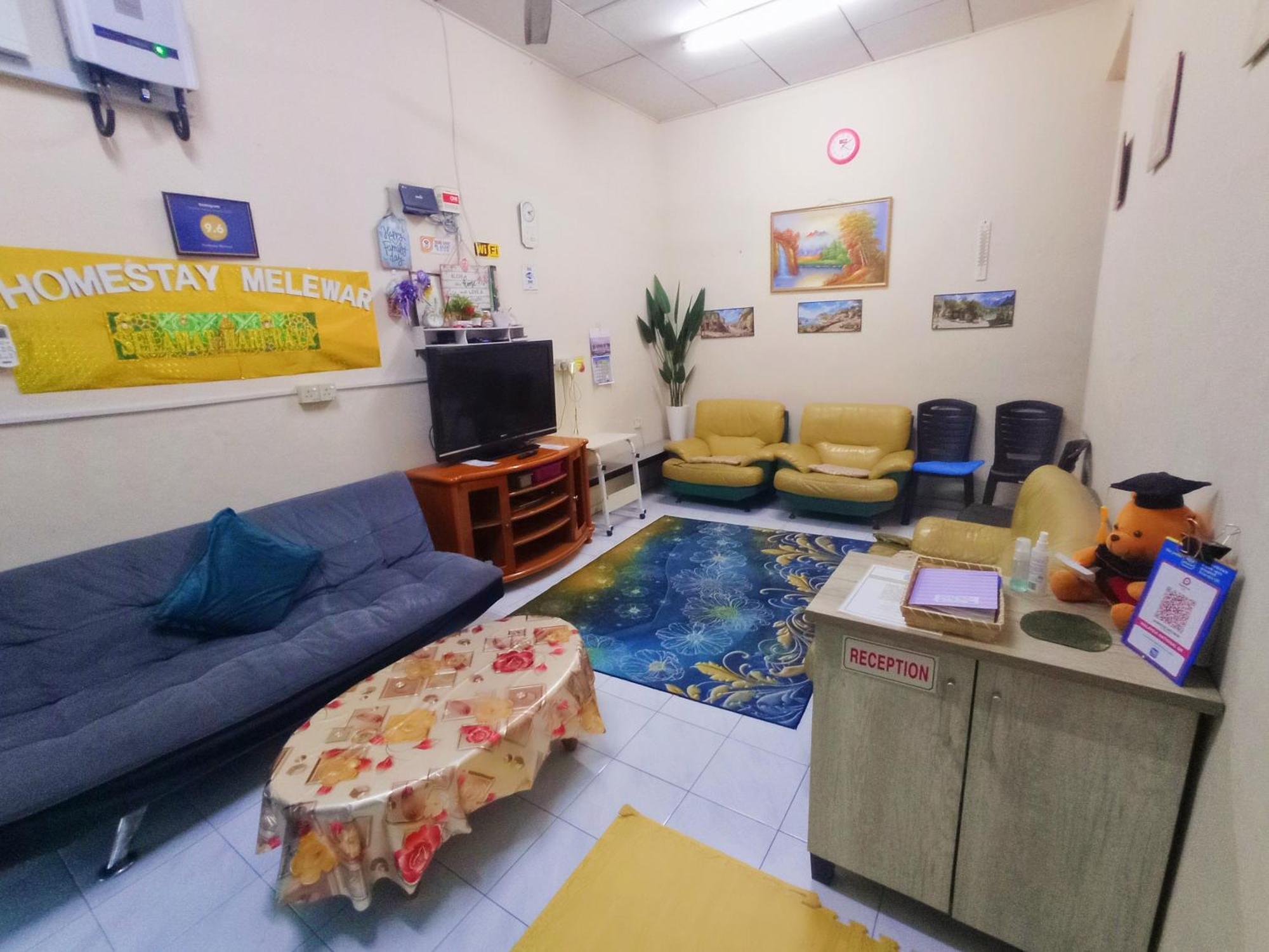 Homestay Melewar Parit Raja Exterior foto