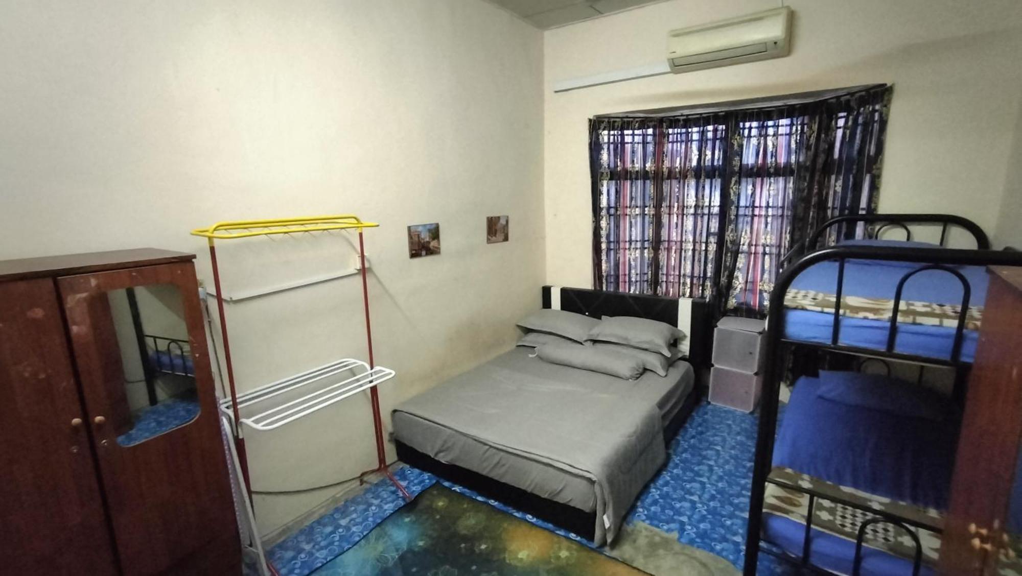 Homestay Melewar Parit Raja Exterior foto